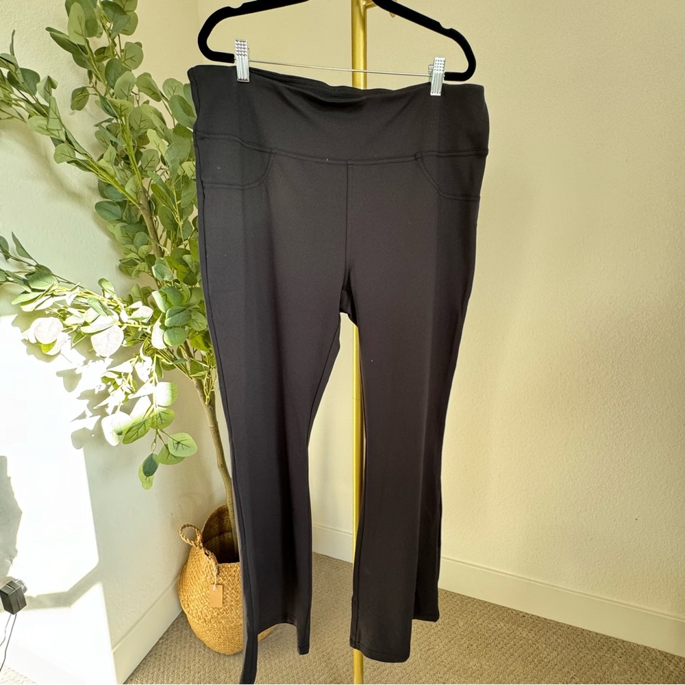 Halara pull on Flare pants. Size Large (tall) - Picture 6 of 9